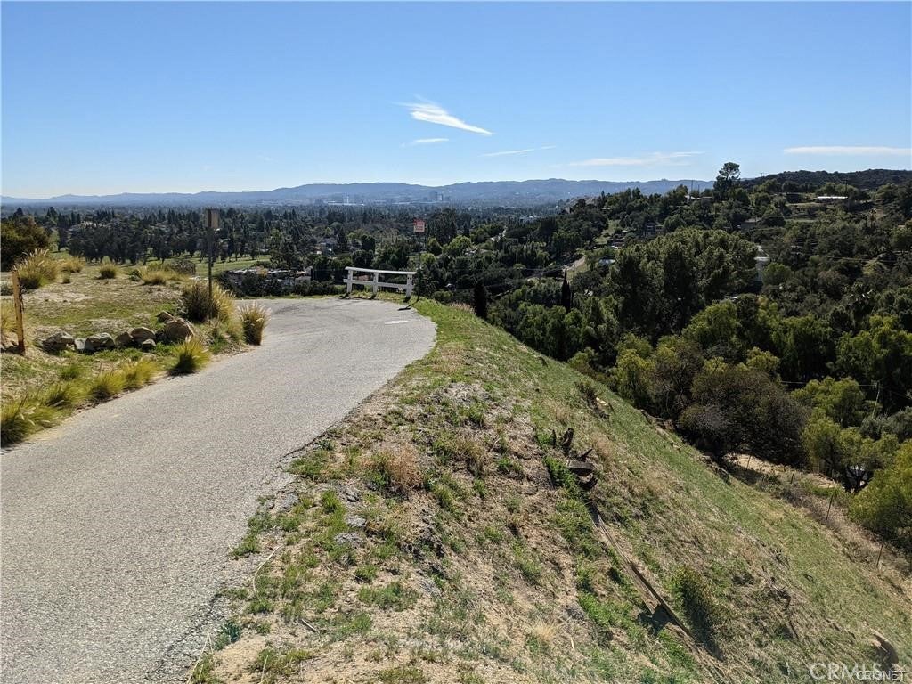 8554 HILLCROFT Drive