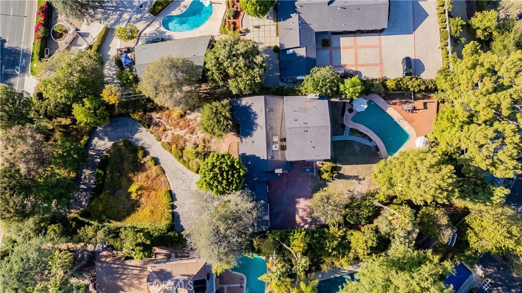 Photo of 5950 Winnetka AVE, Woodland Hills, CA 91367 (MLS # SR26164625)
