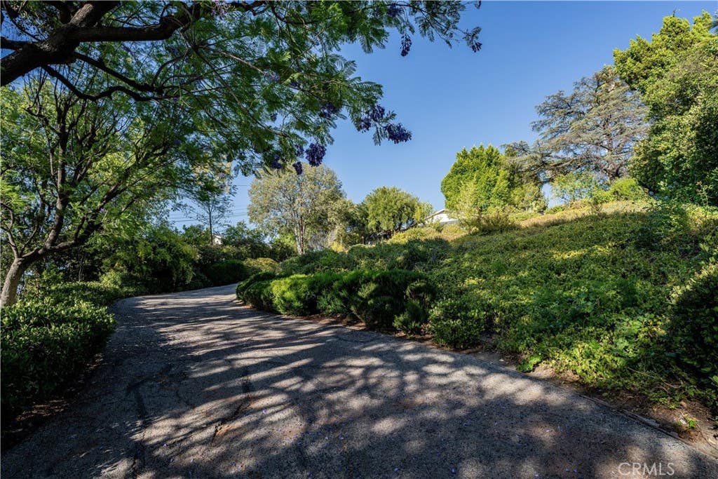 Photo of 5950 Winnetka AVE, Woodland Hills, CA 91367 (MLS # SR26164625)