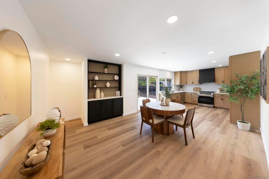 7225 Laura Ct Ct