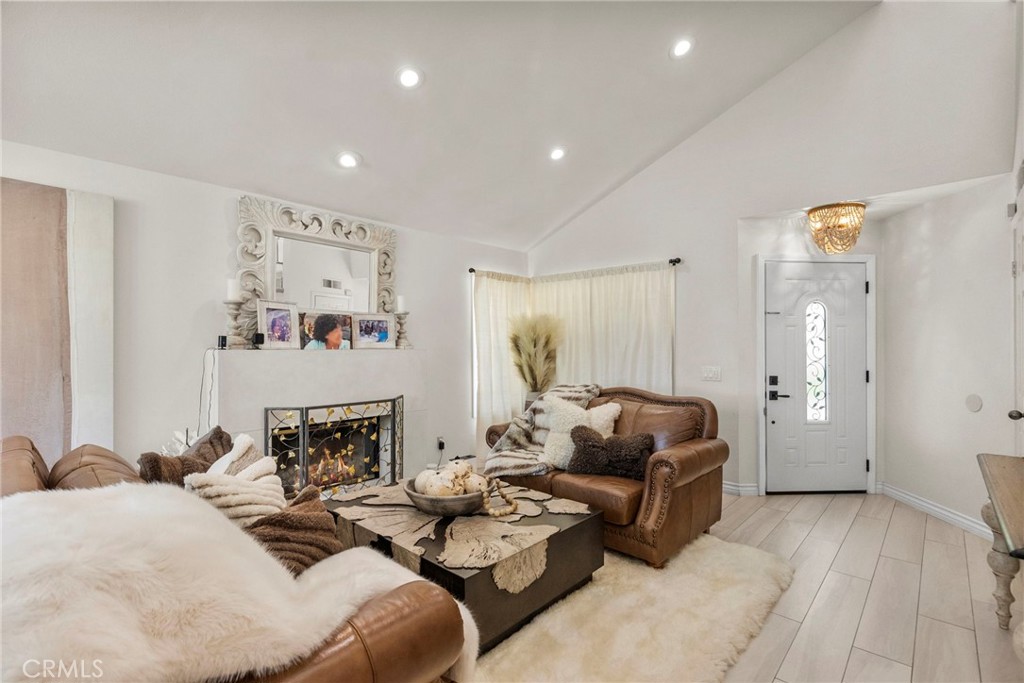 7282 Woodvale Court