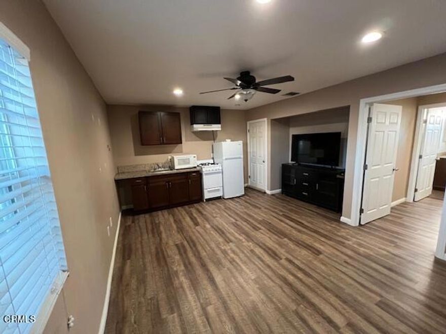 Very nice studio in east end Ventura. located in great neighborhood with plenty of parking on street. All utilities, internet, gardener, private part of yard and refrigerator included.