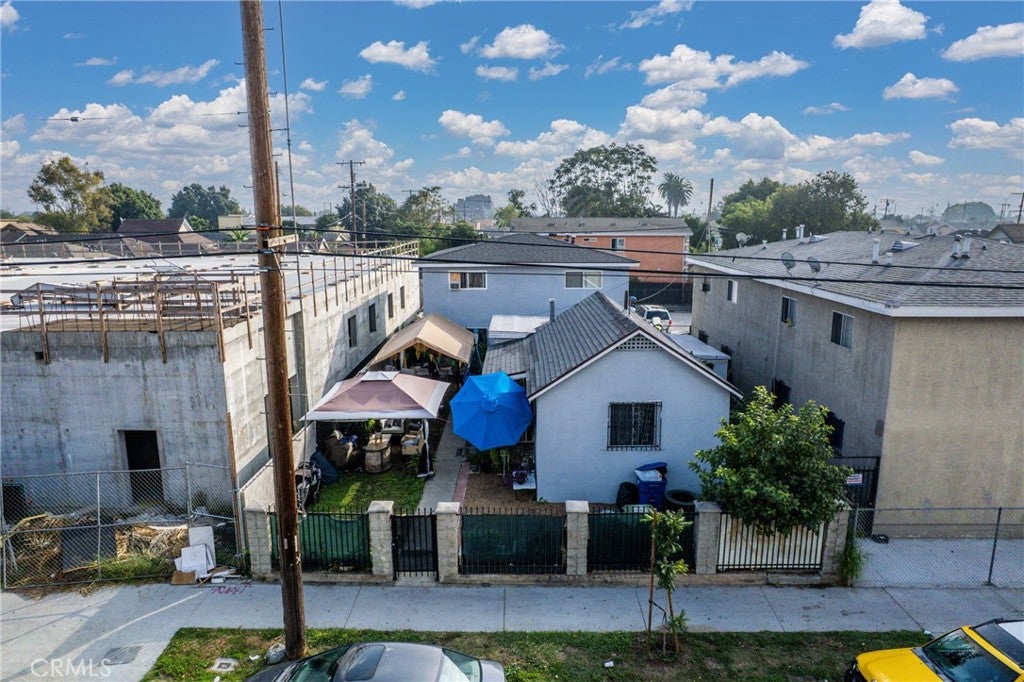 6118 S Main St