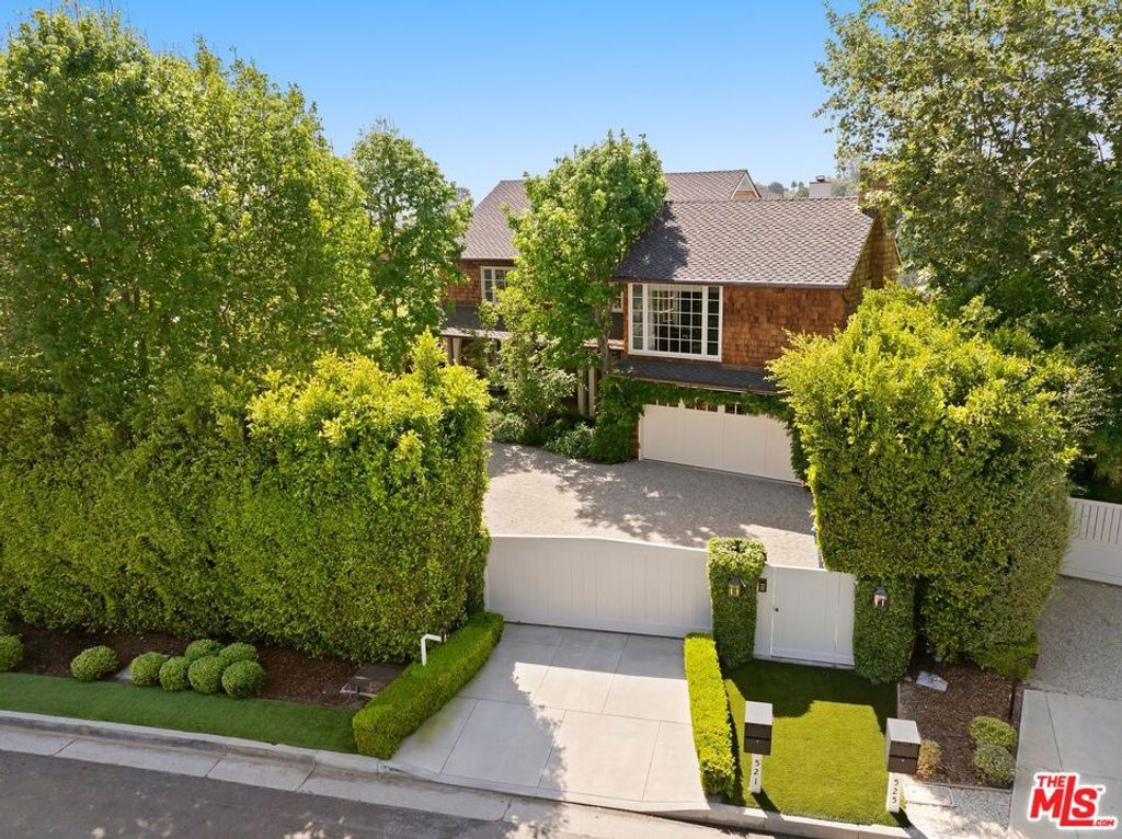 Photo of 521 Spoleto Drive, Pacific Palisades, CA 90272 (MLS # 26695551)