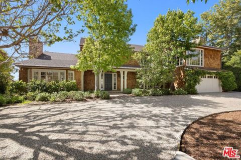 Photo of 521 Spoleto Drive, Pacific Palisades, CA 90272 (MLS # 26695551)