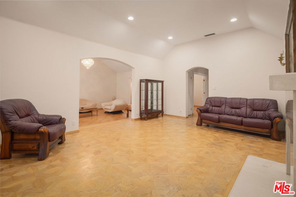 Photo of 6451 Maryland Drive, Los Angeles, CA 90048 (MLS # 25591539)