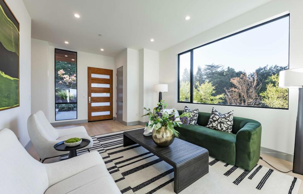 1127 Hillslope Place