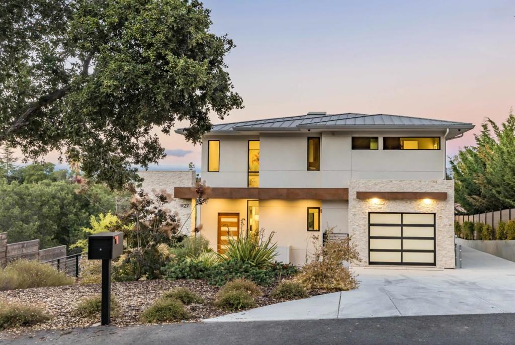 1127 Hillslope Place