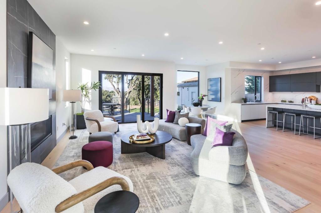 1127 Hillslope Place