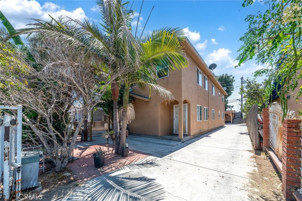 1214 E -1216 E 66th