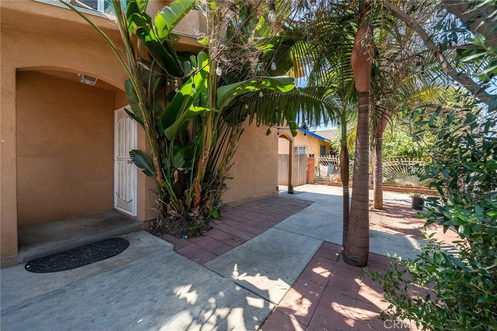 1214 E -1216 E 66th
