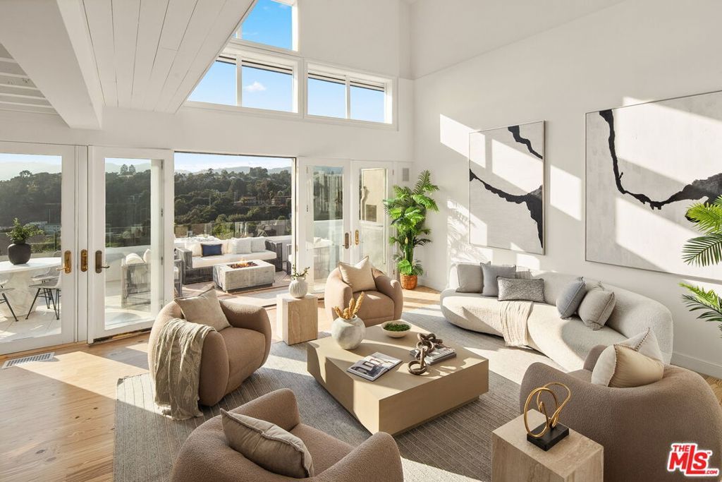 Photo of 143 Ocean Avenue Ext, Santa Monica, CA 90402 (MLS # 25578027)