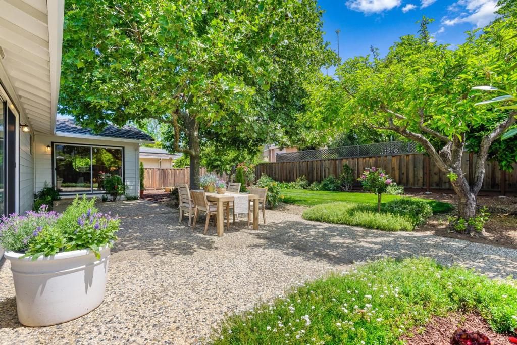listing image 130720093374658005522