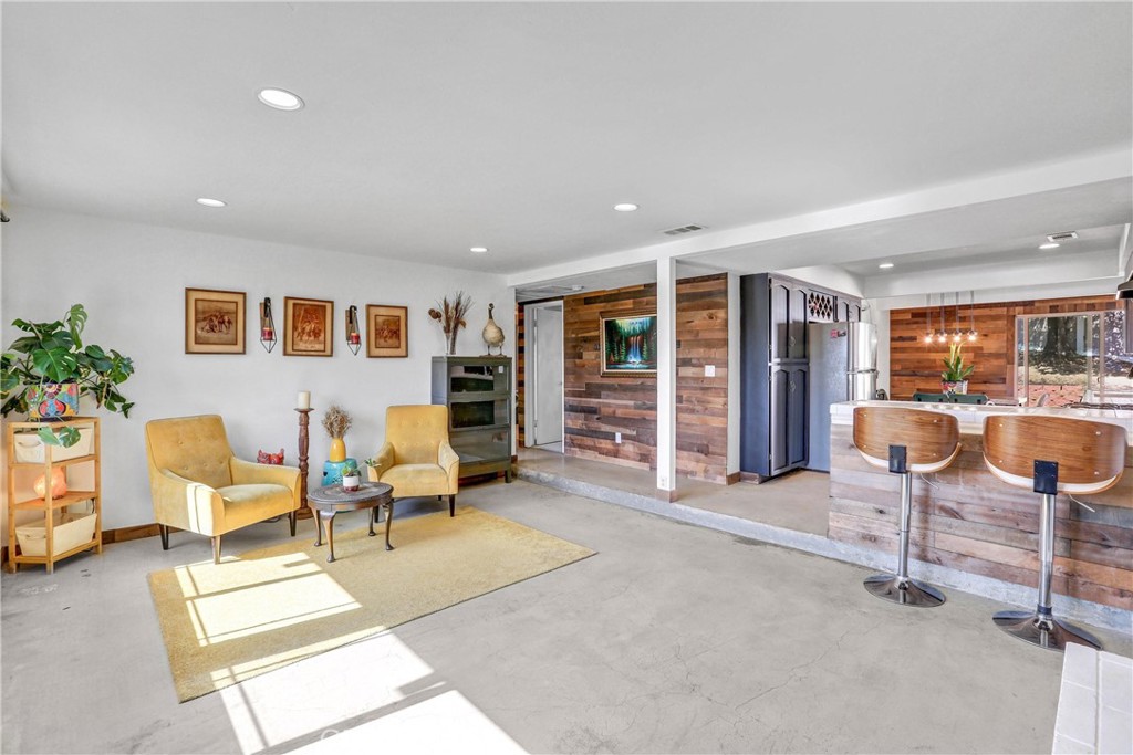 9605 Farmington Drive