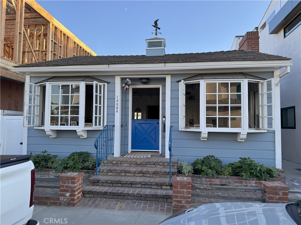 Charming Lower-Level Unit, Steps to the Bay & Ocean. Just ½ block from the bay and 2 blocks to the ocean, this clean downstairs unit offers coastal living at its best. Features include Upgraded kitchen with brand-new stove, Cozy living room with fireplace, Two bedrooms, two bathrooms, Ceiling fans, Free shared laundry in garage, Shared two-car garage for convenient parking. Enjoy the perfect blend of comfort and location in this beachside duplex! School district and square footage not guaranteed.