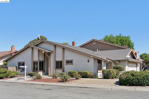 Photo of 804 Crocus Drive Dr, San Leandro, CA 94578 (MLS # 41126318)