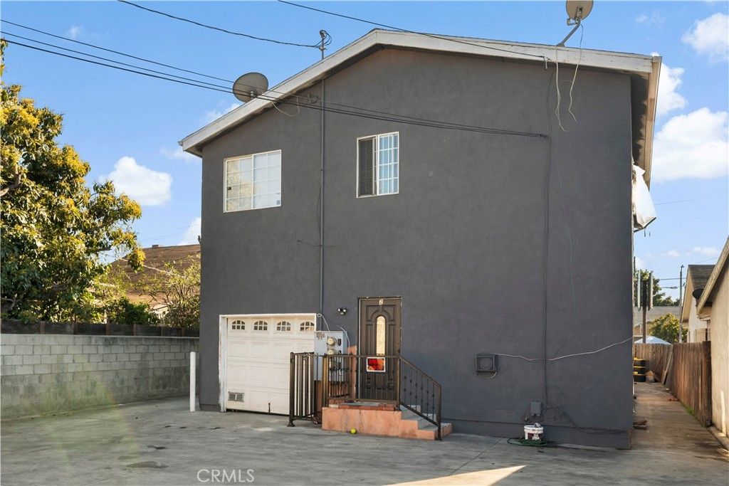 Photo of 1257 W Vernon Ave, Los Angeles, CA 90037 (MLS # SR26014528)