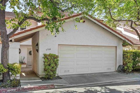 6584 Corte La Paz Carlsbad CA 92009