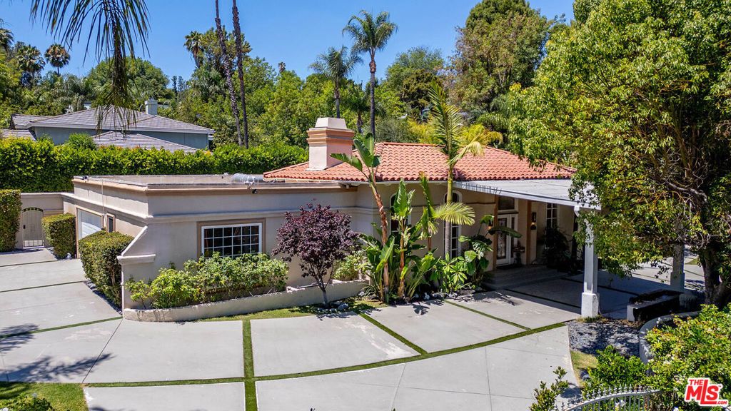 Photo of 5105 Winnetka Avenue, Woodland Hills, CA 91364 (MLS # 25571499)