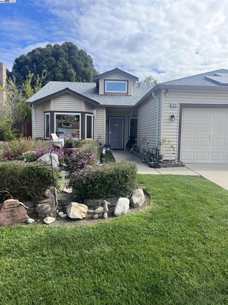 2901 Larkspur Dr.