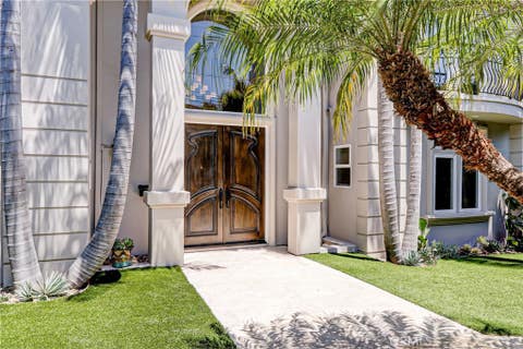 Photo of 819 11th ST, Manhattan Beach, CA 90266 (MLS # SB26179436)