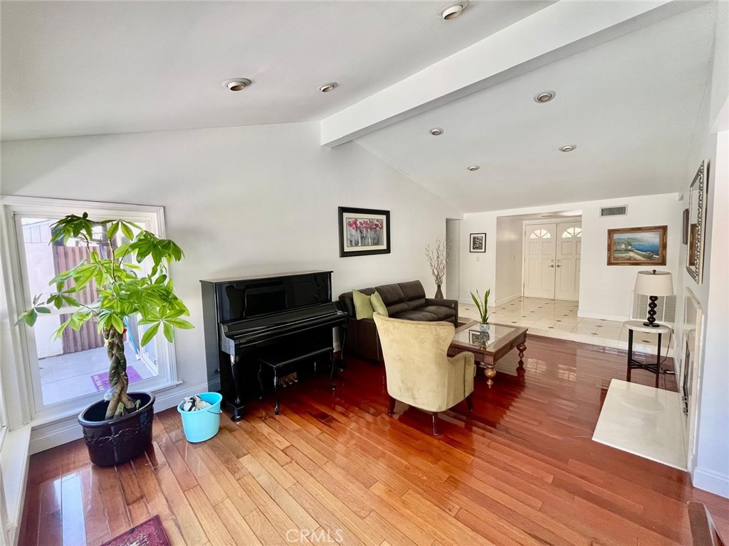 10116 Viking Avenue