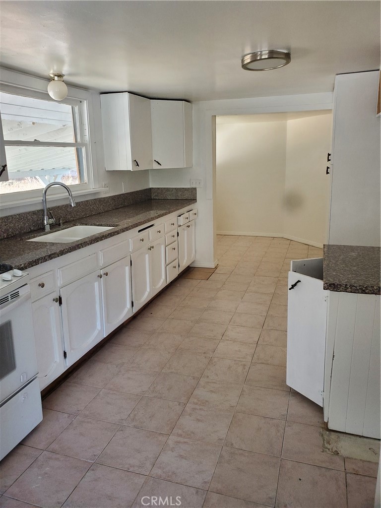 6524 Lowry