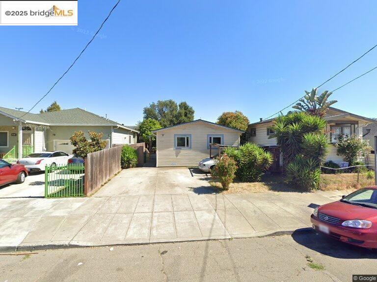 First-Time Buyer’s Dream! Renovated Manufactured Home on Spacious Lot Welcome to your perfect starter home! This beautifully 3-bedrooms, 2-bathrooms manufactured home is full of charm. Inside, you'll find a fully renovated kitchen, living room, dining area, and laundry room, featuring new flooring and dual-pane windows for year-round comfort and energy efficiency. There is some TLC needed to the bedrooms Enjoy the generous lot size — ideal for gardening, entertaining, or simply relaxing outdoors. And don’t miss the mature orange tree, known for producing some of the sweetest oranges around! Located near shops, restaurants, this home offers convenience, character, and affordability in one smart package. Don’t wait — this first-time buyer special won’t last long!