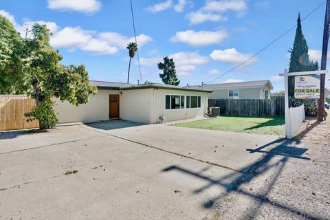 Photo of 8217 Sunset Rd Rd, Lakeside, CA 92040 (MLS # 260003530SD)