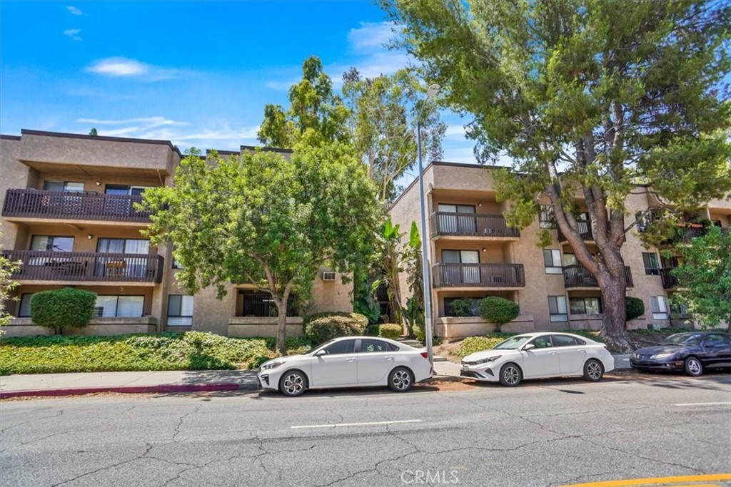 Step into this beautifully modern one-bedroom condo nestled in a gated community in the heart of Woodland Hills. Just a minute from the 101 Freeway, this charming unit offers both convenience and comfort. The open-concept kitchen features sleek, spacious countertops that flow seamlessly into the living area, creating the perfect space for relaxing or entertaining. Enjoy your morning coffee or unwind at night on the large, private balcony – a peaceful retreat with room to lounge. The home includes a recently upgraded A/C unit (replaced just two years ago), one assigned parking spot, and ample guest parking for visitors. Designed with a cozy, welcoming vibe, this condo is ideal for anyone seeking a stylish yet relaxed lifestyle. Located within walking distance to local parks, shops, restaurants, and grocery stores like Trader Joe’s, Ralphs, Sprouts, and Whole Foods. You’re also just minutes from The Village and Westfield Topanga Mall. The community offers incredible amenities including a sparkling swimming pool, hot tub, sauna, gym, recreation room, and tennis court – perfect for enjoying an active lifestyle without even leaving home.