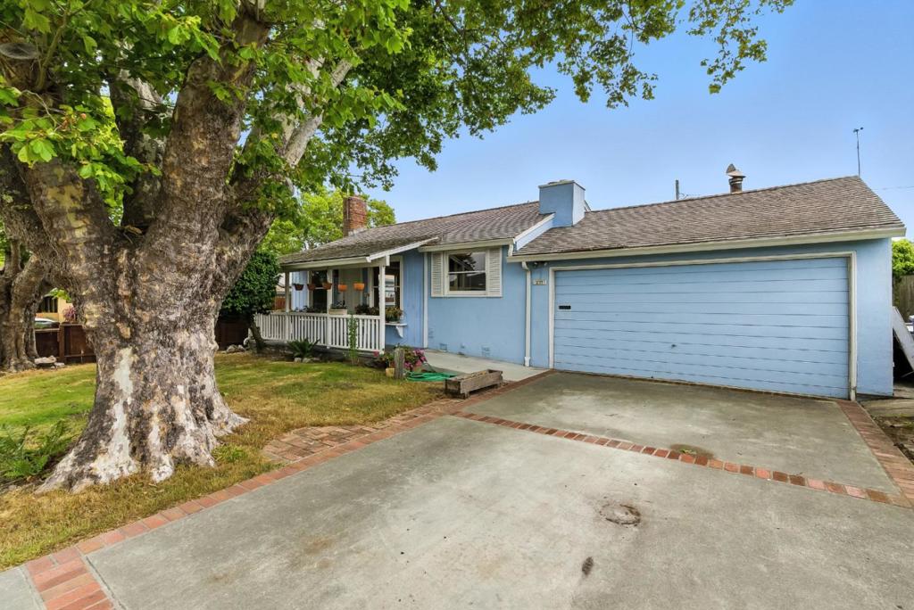235 Alto Loma
