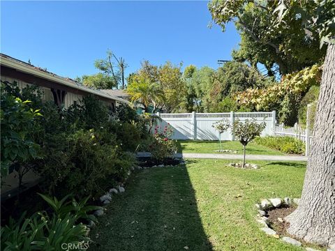 Photo of 22346 Burbank, Woodland Hills, CA 91367 (MLS # SR26074036)