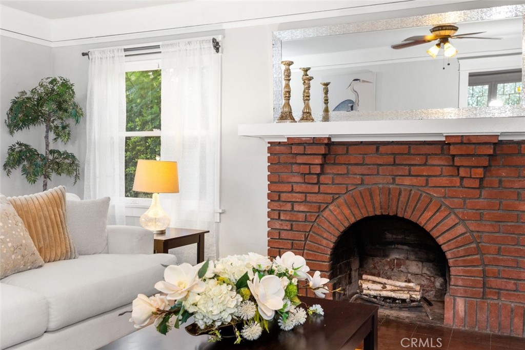 450 W Sierra Madre Avenue