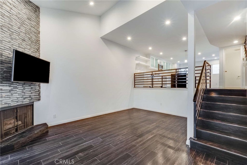 15133 Magnolia Boulevard D