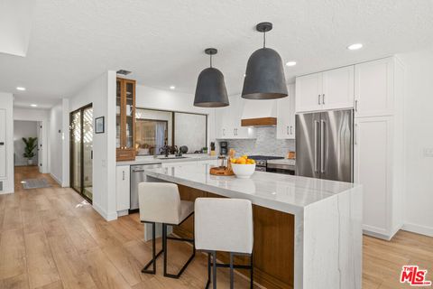 Photo of 72417 Rolling Knolls Drive, Palm Desert, CA 92260 (MLS # 25602365)