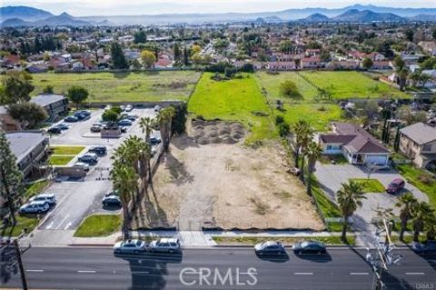 405 W Merrill Avenue Rialto CA 92376