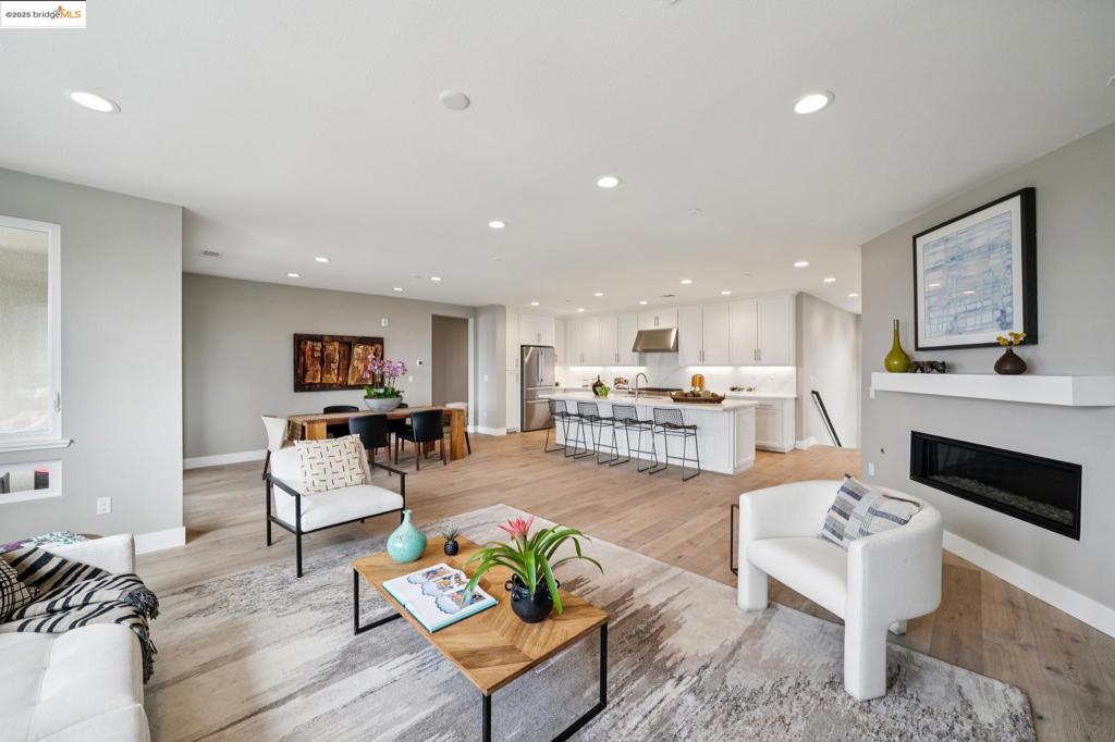 POINT RICHMOND - Residential