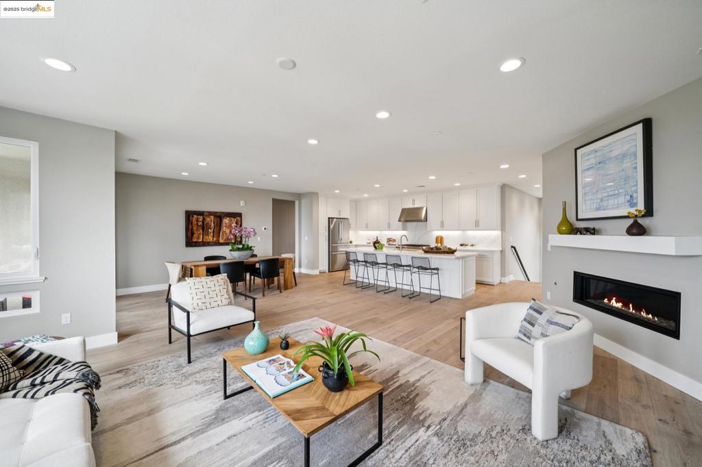 POINT RICHMOND - Residential