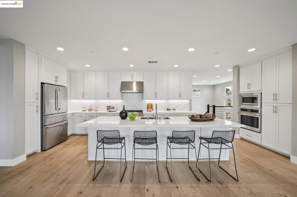 POINT RICHMOND - Residential