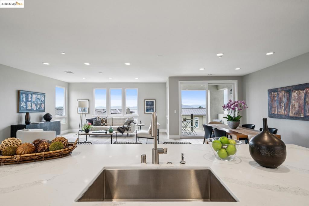 POINT RICHMOND - Residential