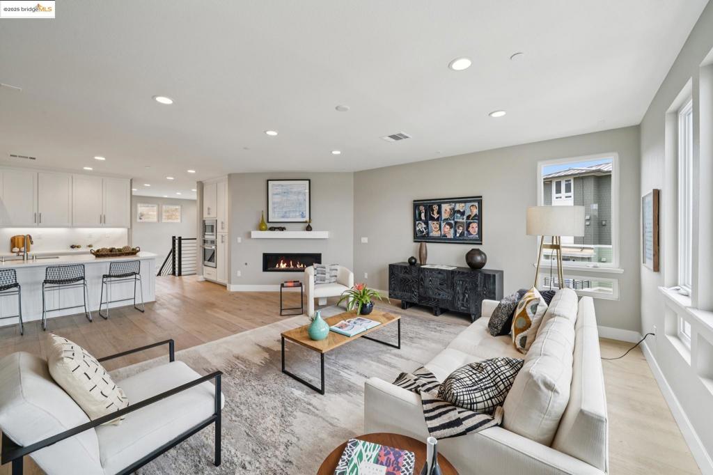 POINT RICHMOND - Residential