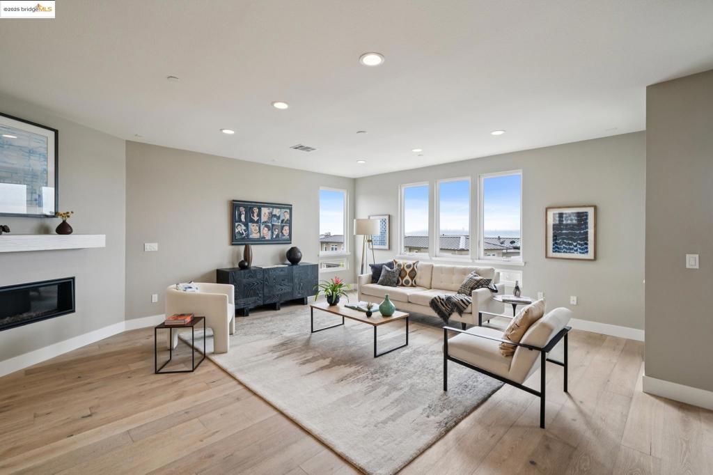 POINT RICHMOND - Residential