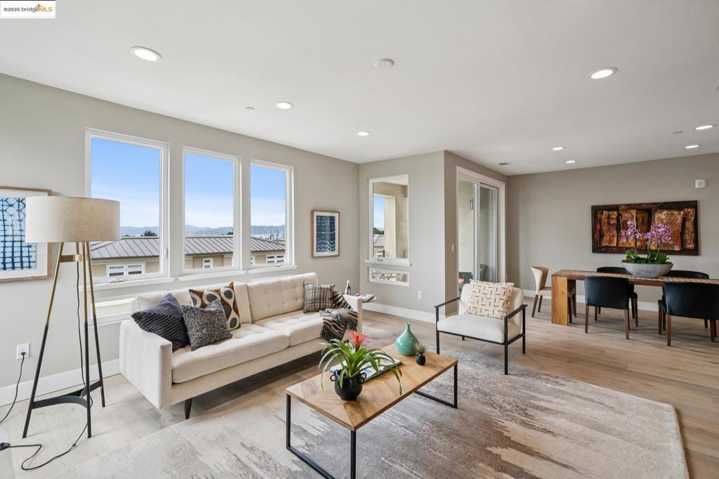 POINT RICHMOND - Residential