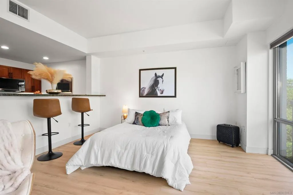 San Diego, California 92101, United States, ,1 BathroomBathrooms,Residential,Active,200645