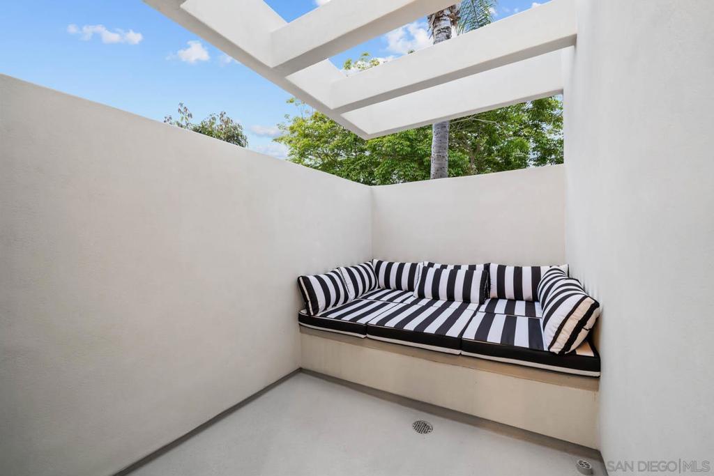 La Jolla - Residential Income