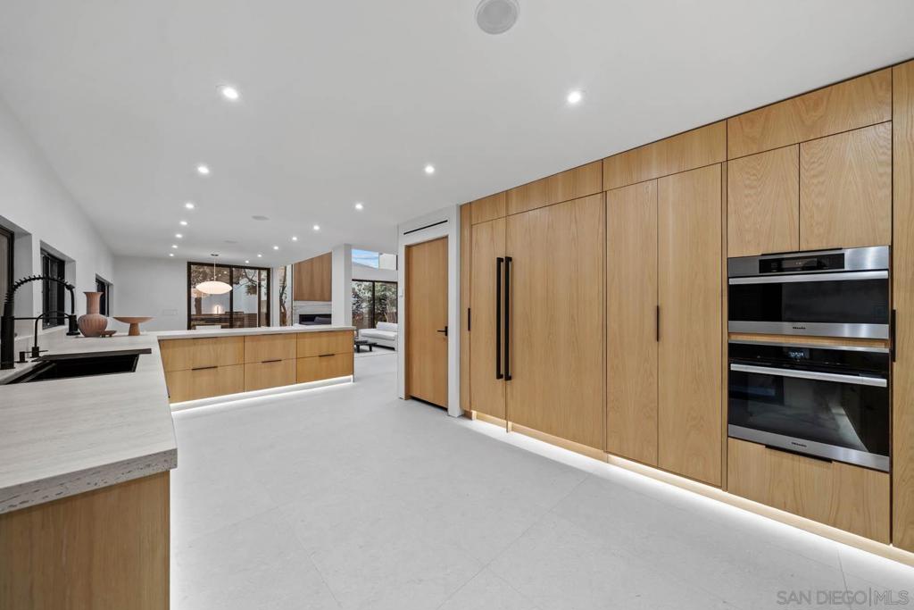 La Jolla - Residential Income