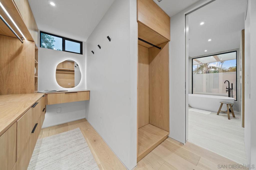 La Jolla - Residential Income