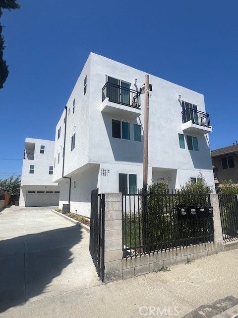 Photo of 1731 1731 E 69th, Los Angeles, CA 90001 (MLS # DW25225947) Photo of 1731 1731 E 69th, Los Angeles, CA 90001 (MLS # DW25225947)