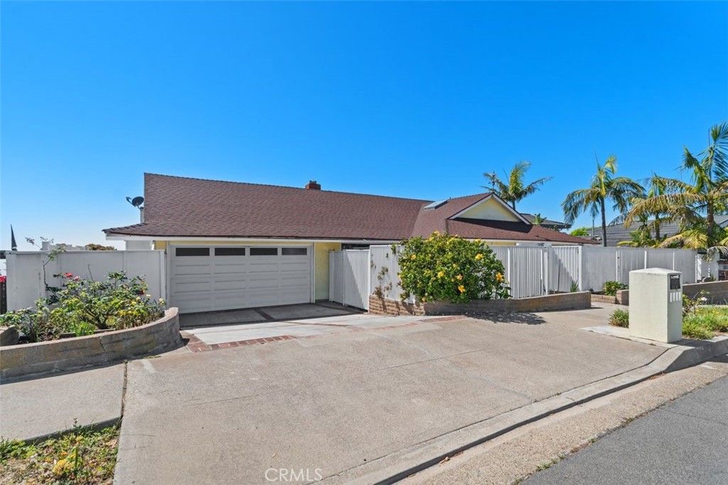 Photo of 3191 Alta Laguna Blvd. Blvd, Laguna Beach, CA 92651 (MLS # LG26064772)