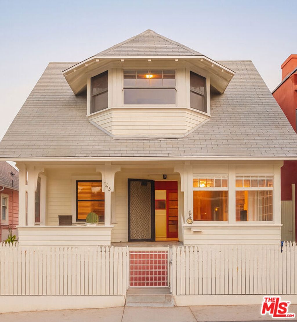 Photo of 160 Wadsworth Avenue, Santa Monica, CA 90405 (MLS # 25600625)